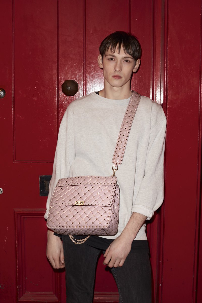 imagin_prod's tweet photo. #TerryRichardson for @MaisonValentino 
#photoretouching @imagin_prod #itbag #fw18 #fashion https://t.co/tzVo7mRqD1
