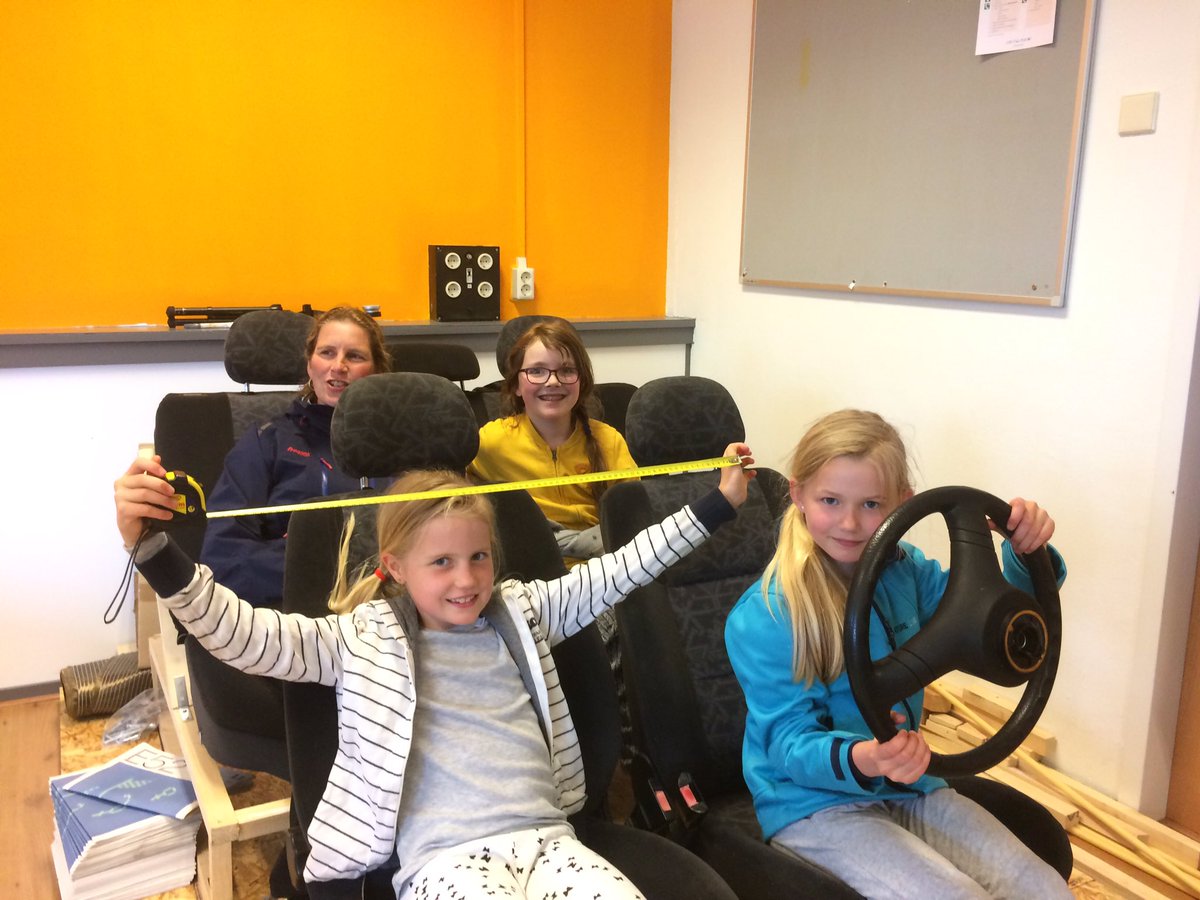 inspirationhtc's tweet photo. Op bezoek bij @AmberMobi met slimste kinderen van Nederland op slimste km2 @hightechcampus tijdens de High Tech camping ! Wat gaaf! Dank! https://t.co/9lXtjwPjw4