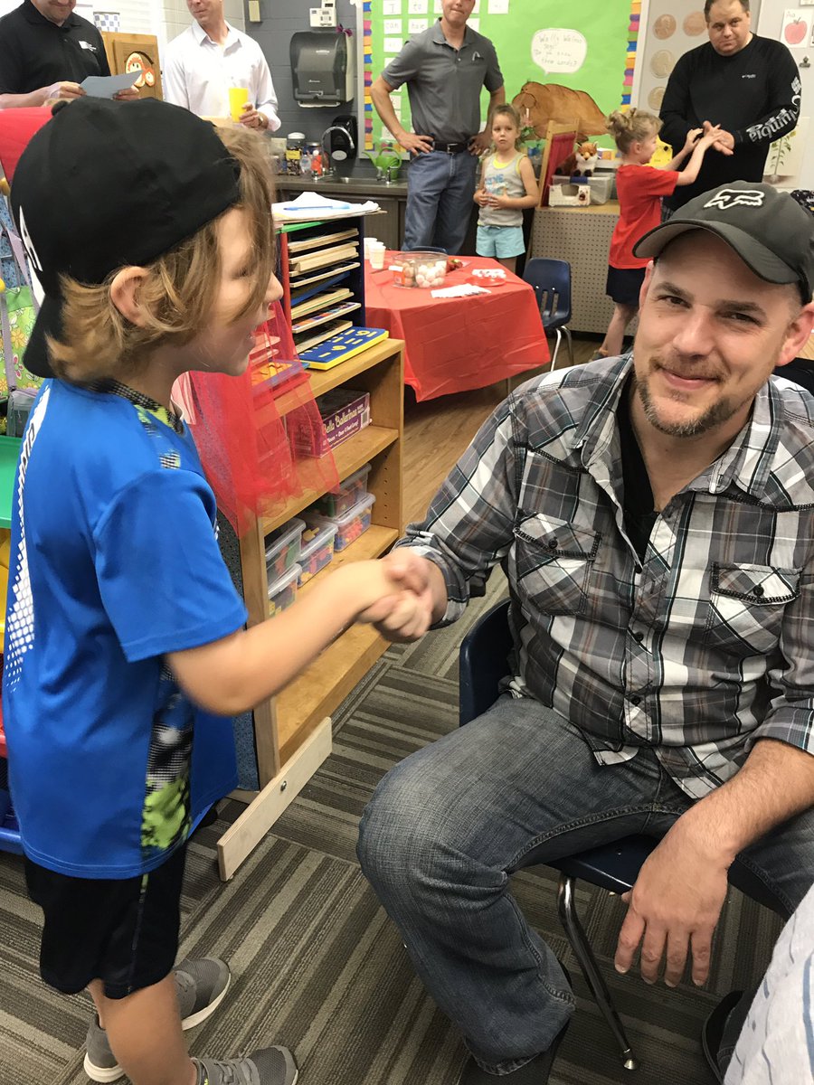 CCLSCollier's tweet photo. Dads And Donuts @CCLSBelsha @CCLSChargers https://t.co/RrcunAaHWT