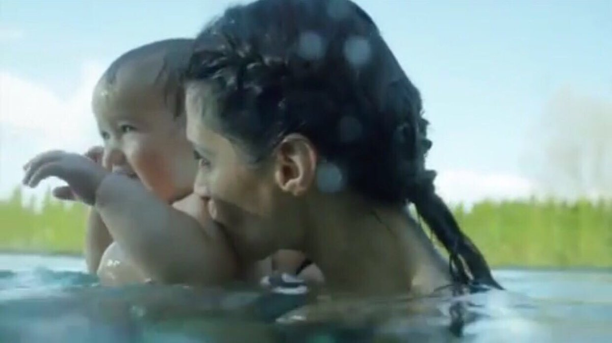 sciokkyhuddy83's tweet photo. I see Nathan's pic &amp; think about Castle w/ his son,I see Stana&amp;little Flynn and think about Beckett&amp;her son in the Hamptons🙈
#CaskettEffect https://t.co/waLKEUHez2