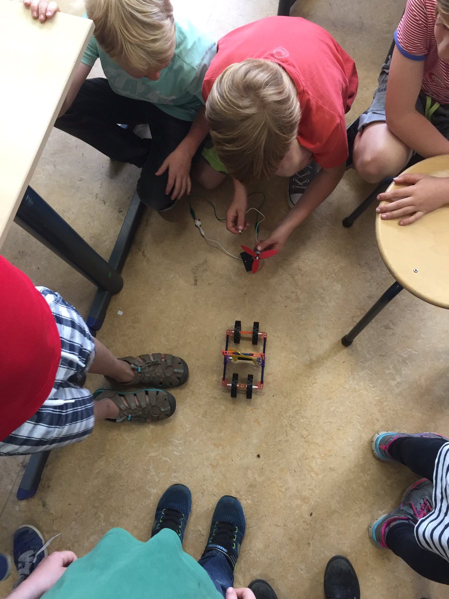 bs_deZyp's tweet photo. #project #meer #groep5 #hashtag #knex #electriciteit #weereenhashtag @deBoomhutArnhem #wijook @DeBasisFluvius #laatstehashtag https://t.co/nGplMg25M7