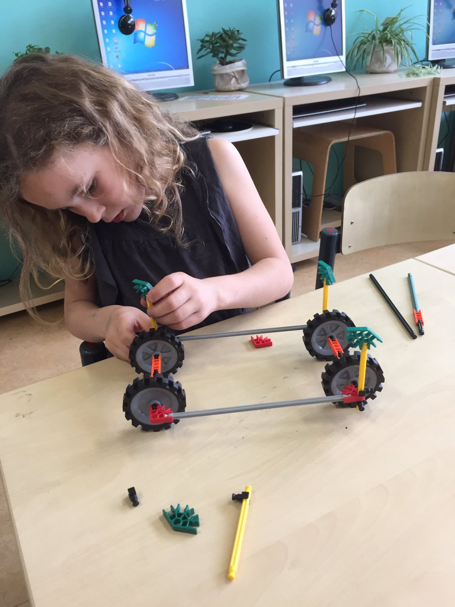 bs_deZyp's tweet photo. #project #meer #groep5 #hashtag #knex #electriciteit #weereenhashtag @deBoomhutArnhem #wijook @DeBasisFluvius #laatstehashtag https://t.co/nGplMg25M7