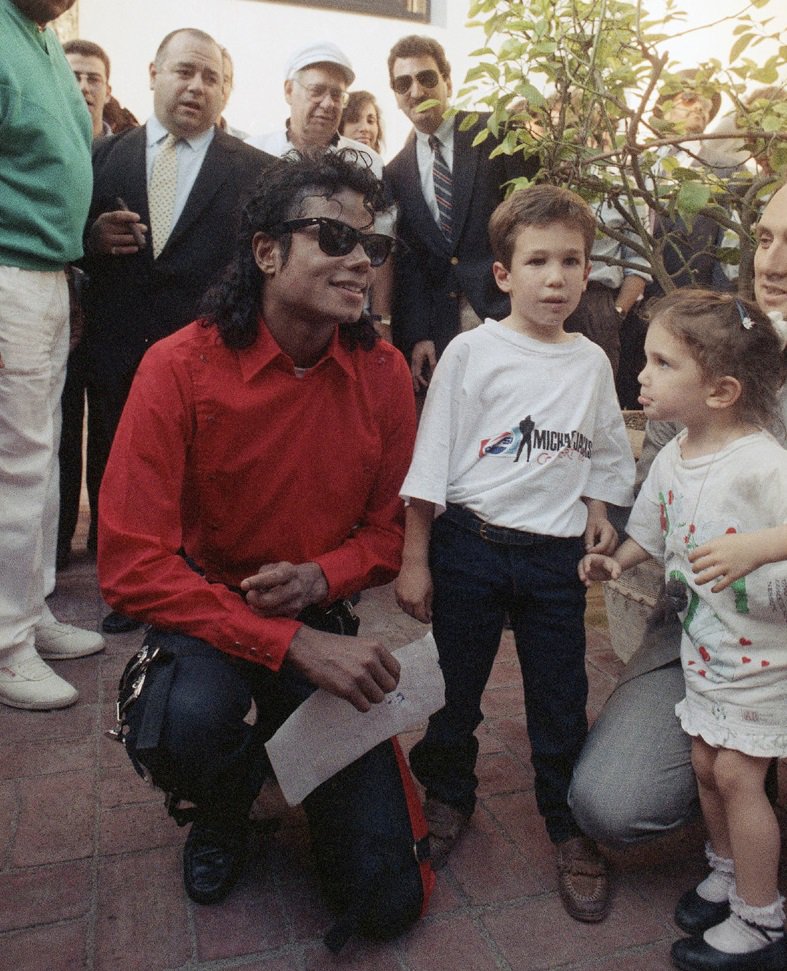 GMJHDvideos's tweet photo. #OnThisDay May 19th 1988 - Michael Jackson arrived in Rome, Italy for his "Bad World Tour" and stayed at the Lord Byron Hotel.
#MJFAM https://t.co/eLv4vn9U2N