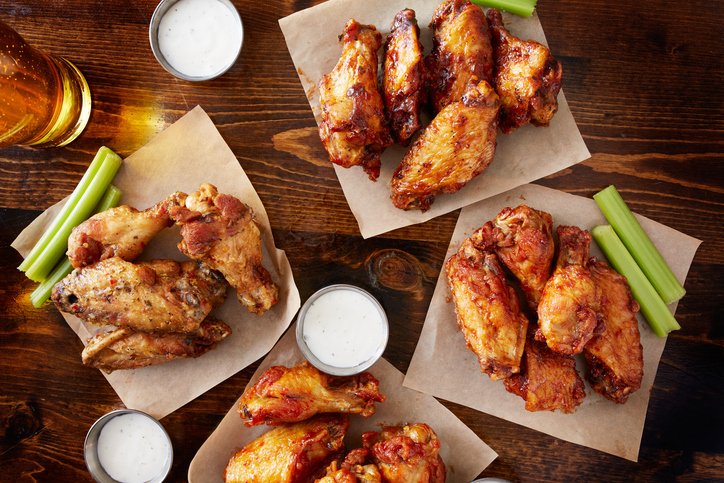 Nutrisystem's tweet photo. You’re on a diet. But life doesn’t stop and the weekend’s approaching. Find out 6 restaurant calorie bombs to skip: https://t.co/52DaSRjQx3 https://t.co/0IVEYNPKIx