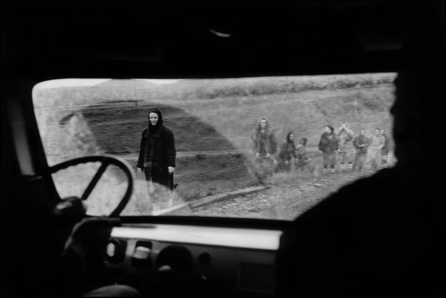 NicolasDutent's tweet photo. Le grand photoreporter punk Stanley #Greene nous a quittés. Il racontait ici ses puzzles, sa famille, la mort aussi https://t.co/WY4c2QMn9d https://t.co/HEXCFxeUiB