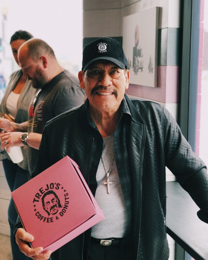 Be sure to tune-in to @ktlaENT at 9:20 to see me talk about @trejosdonuts! @SamOnTV https://t.co/3a8VmE745T