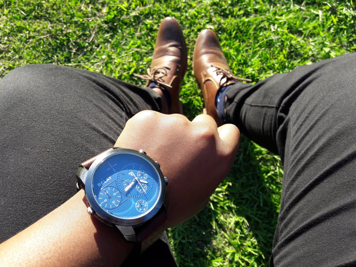 iamparoro's tweet image. ⌚👞 #dressingwellshouldbeapriority #dapperQ #shesaking #androgynous #womeninmenswear #genderfluid #livedifferently