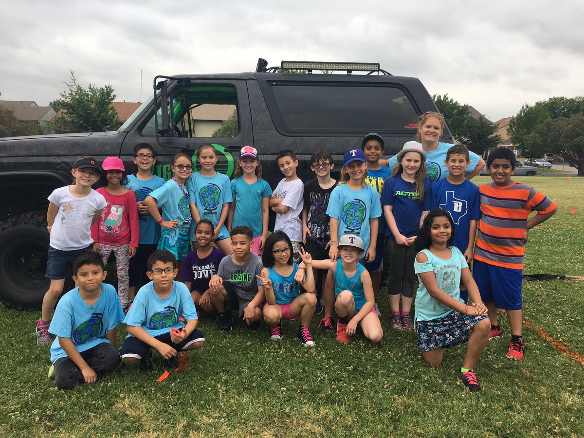 DES_3rd's tweet photo. Third grade is ready for field day!!!!! #DESisBest @MrsKerr95 @MrsEmbry4 @AnnaRWeston @MrsFollett https://t.co/E2fy4lkd42