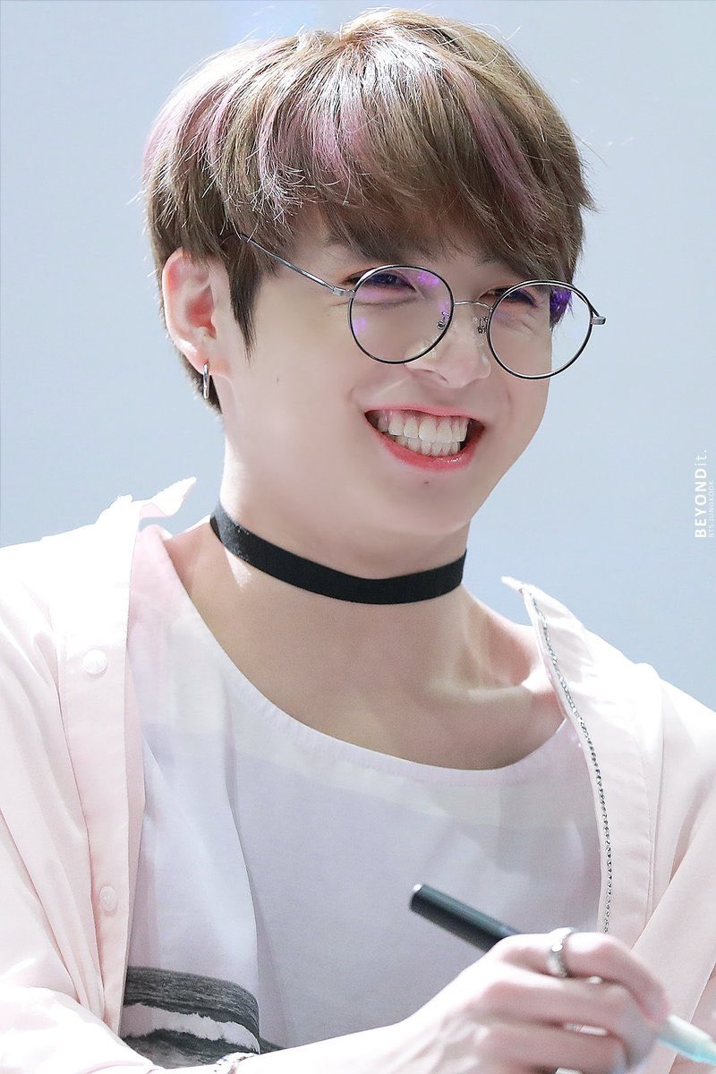 jeonggukupdates's tweet photo. The way he grits his teeth when he acts cute or when he is shy is so precious 😁

Vote for BTS as Billboard Top Social Artist!
#BTSBBMAs https://t.co/BB3dUBYnnV