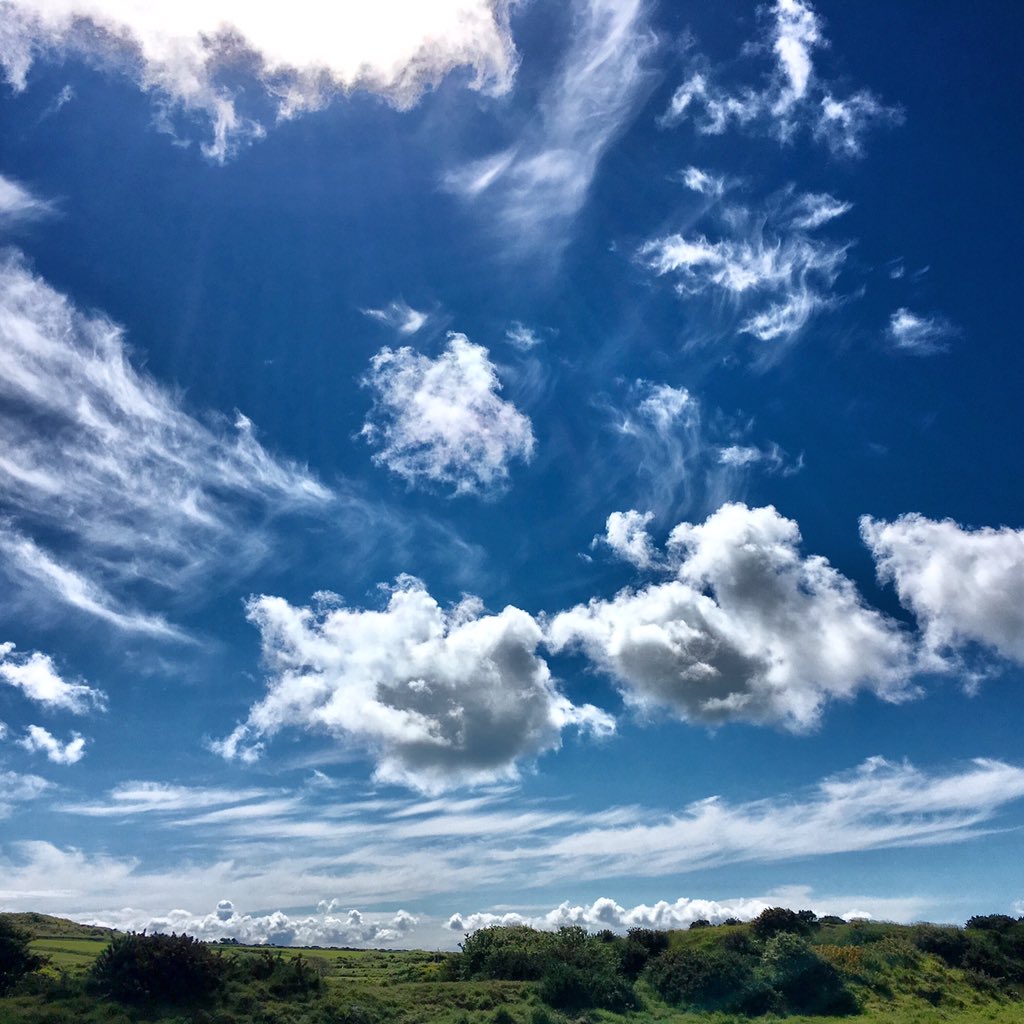 laurafrankstone's tweet photo. Skies over Pembrokeshire @lovepembs @PembsCoast @VisitPembs @pocketpembs https://t.co/JBrvxm72yB