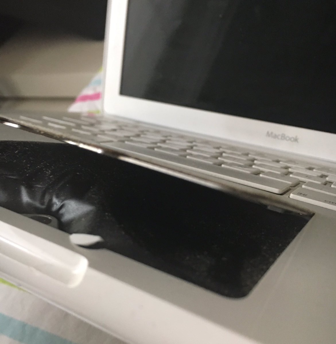 clafabs's tweet photo. Surprise du jour, quelqu'un a déjà vu un truc pareil ? #freaky #help #mac #apple #fail #sav https://t.co/MCqopxoVpg