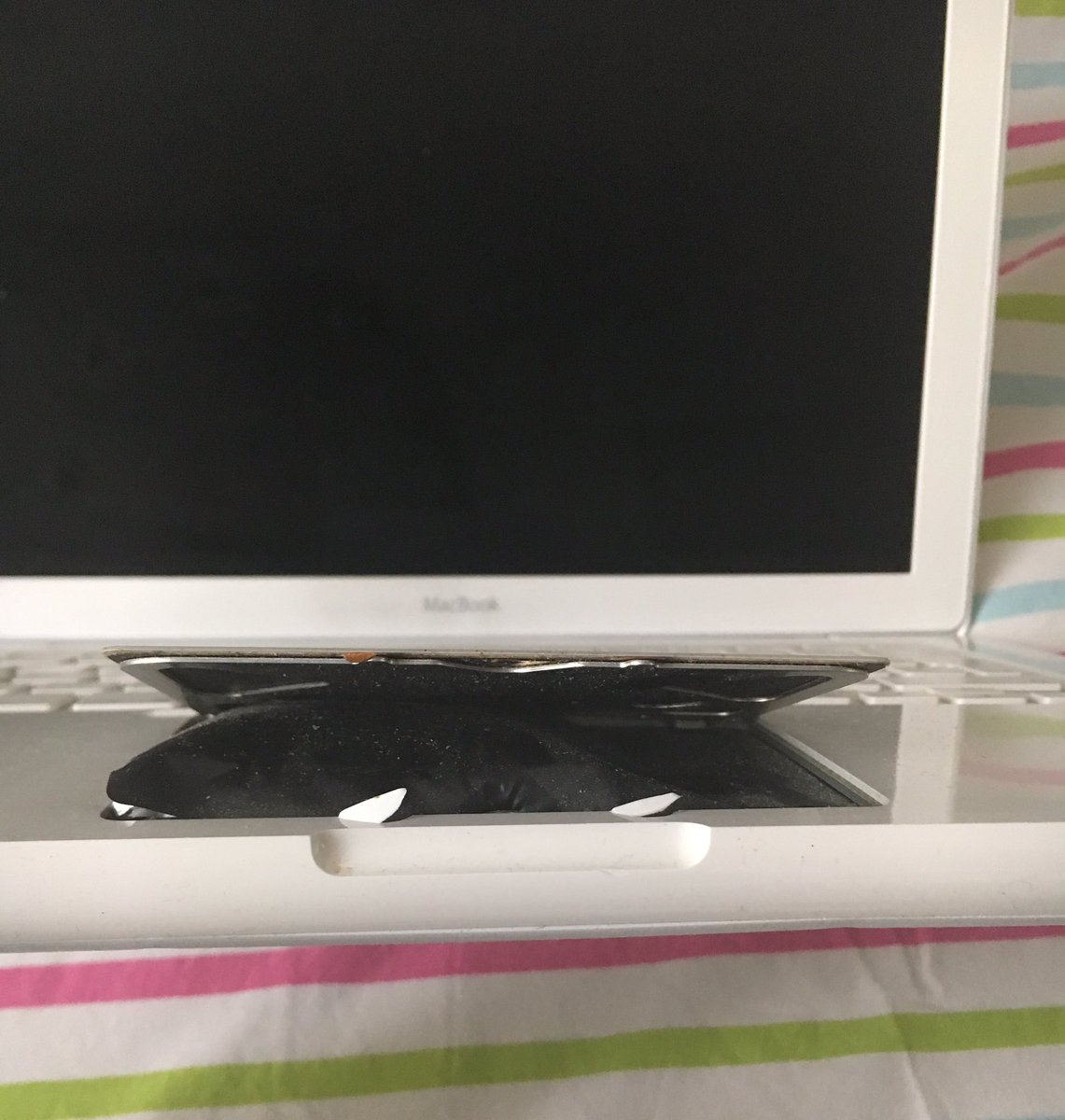 clafabs's tweet photo. Surprise du jour, quelqu'un a déjà vu un truc pareil ? #freaky #help #mac #apple #fail #sav https://t.co/MCqopxoVpg