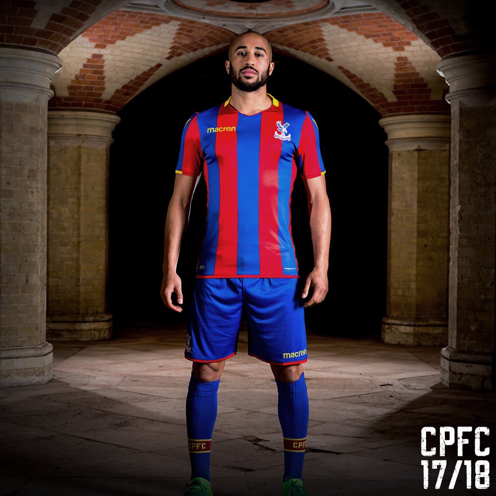 andros_townsend's tweet photo. SOUTH LONDON IS OURS 🔴🔵 https://t.co/O9mfAdCpb2