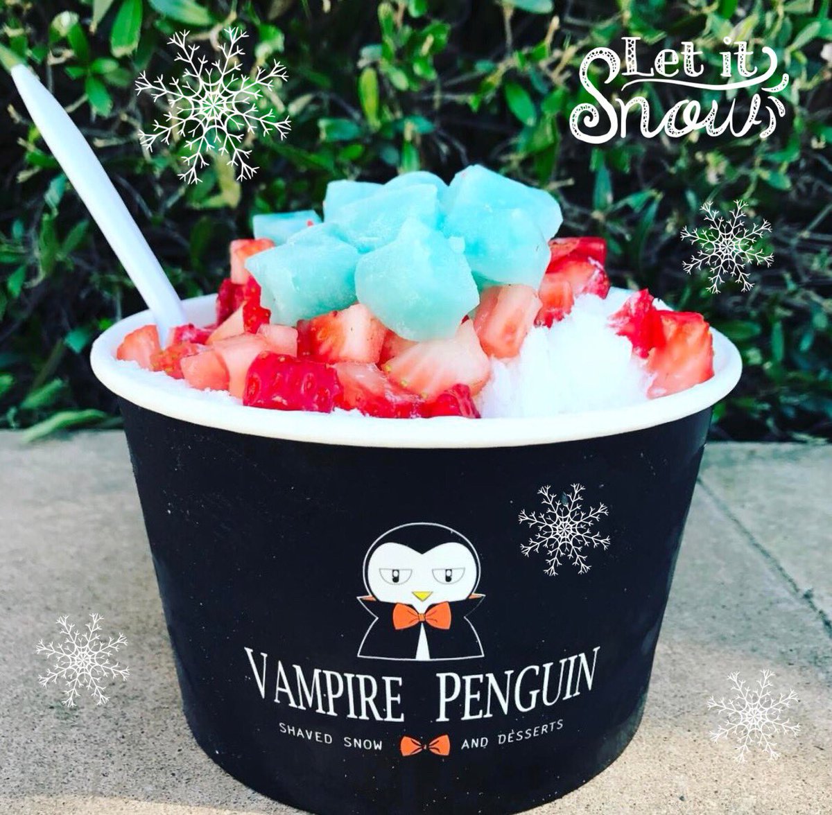 VPnatomas's tweet photo. It's hot out there! Keep your cool and treat yourself to flavor infused snow! #coconutsnow #strawberries #blueraspberrymochi https://t.co/6k4f0CgmOH