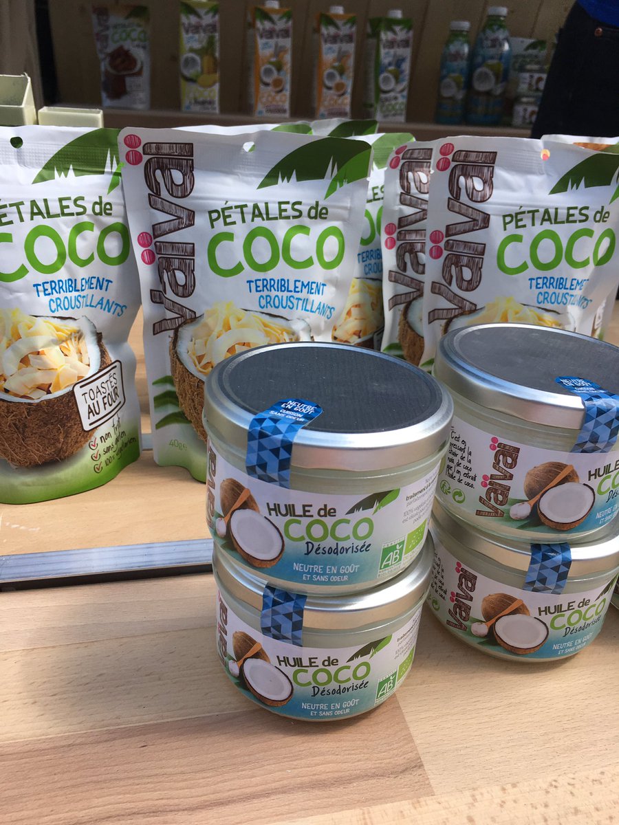 franprix's tweet photo. @vaivaiconnexion nous fait découvrir ses produits eau de coco, huile de coco etc... grâce à son camion #Vaivai #loveCoco #cocoAddict https://t.co/cOtzQuyAvh
