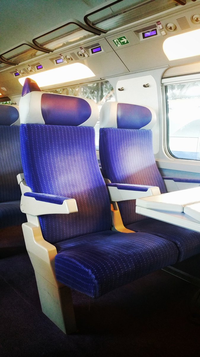 Labsonic67's tweet photo. #RCSA #TousRacing #Strasbourg 
du bleu et blanc partout, même les sièges du TGV à destination de #Strasbourg ont les couleurs du #RCSA https://t.co/tt6yFVrwsG