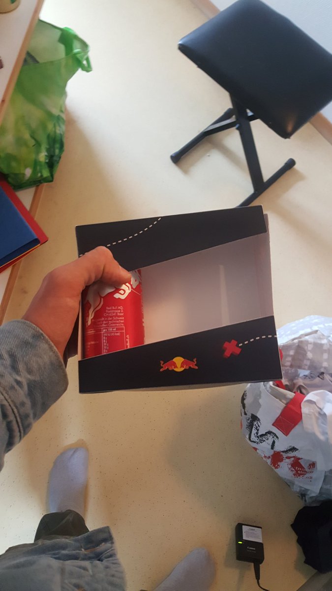 AntoineScience's tweet photo. J'ai trouvé un #RedBullPicUp #75680081 https://t.co/uNPYxzc1LB