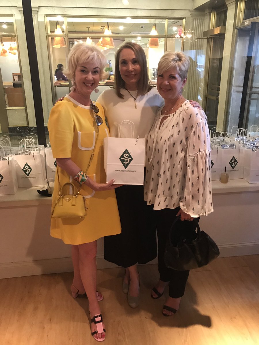 Elisha_Daniels's tweet photo. Celebrating #health & #wellness @nadamilo & her @SageTonic product line #holisticprogram #teas #essentialoils @Cheryl_Richards hostess https://t.co/ivm0zdjjRS
