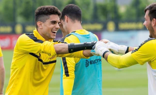 MarcBartra's tweet photo. We keep working for our crucial last match in the Bundesliga! 🌕⚫️
Seguimos preparando el partido importante de mañana, antes de la final! 💪🏼 https://t.co/hoKnLXPagz