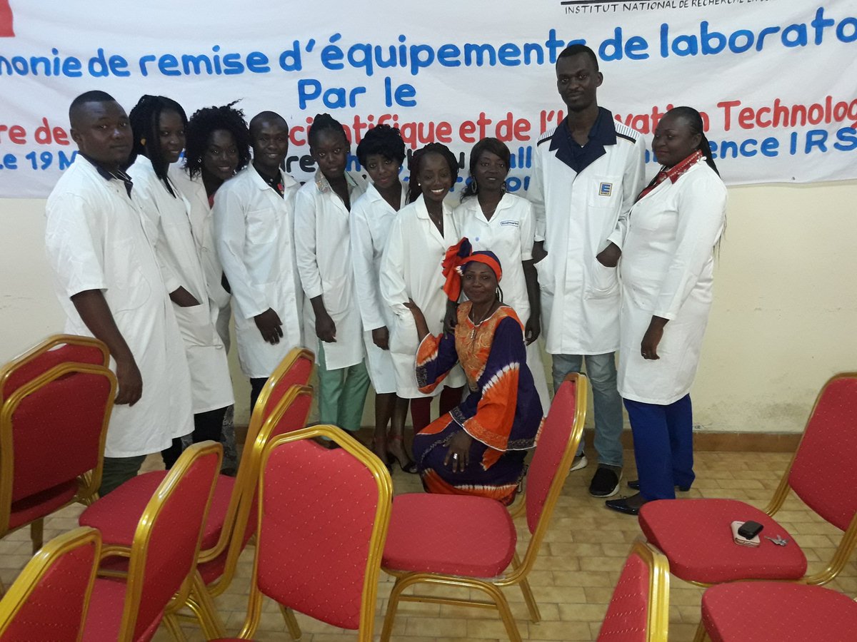 IrsenMrsit15's tweet photo. Remise ce matin par le MRSIT #Hellot Matson MAMPOUYA  D'équipements scientifiques et consommables reçu par le DG de l'Irsen Pr  BOUKA BIONA https://t.co/OeOmVR5VL5