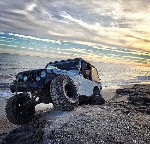 THEJeepMafia's tweet photo. Morning Mafia n' Happy Friday! Get out there and flex your rig this weekend! There's no greater feeling than living the #JeepLife! #JeepWave https://t.co/opkUMZc8Ns