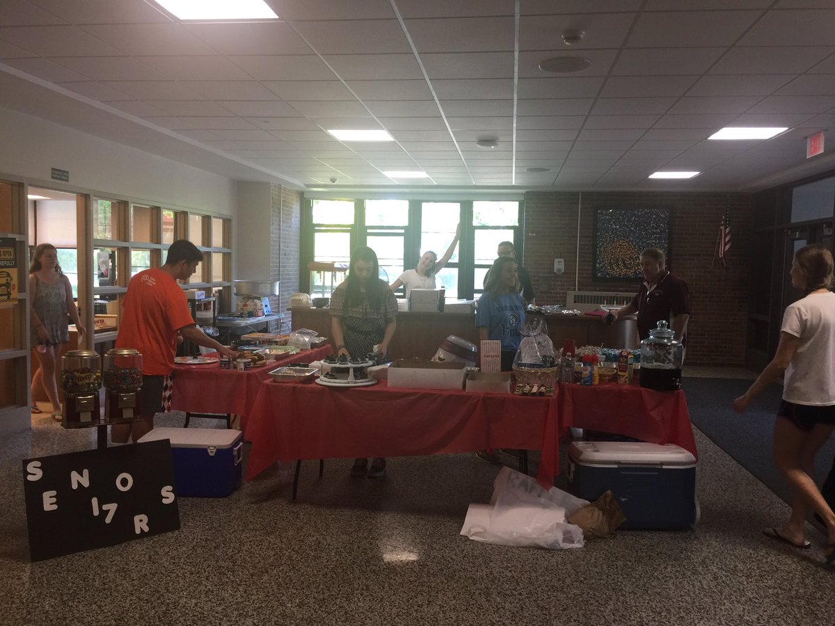GCAsstSupHRLD's tweet photo. Can you smell the popcorn??#GCHS #malonefoundation Support the Battle of the Classes @GCHSClassof2017 https://t.co/idsLs5us5X