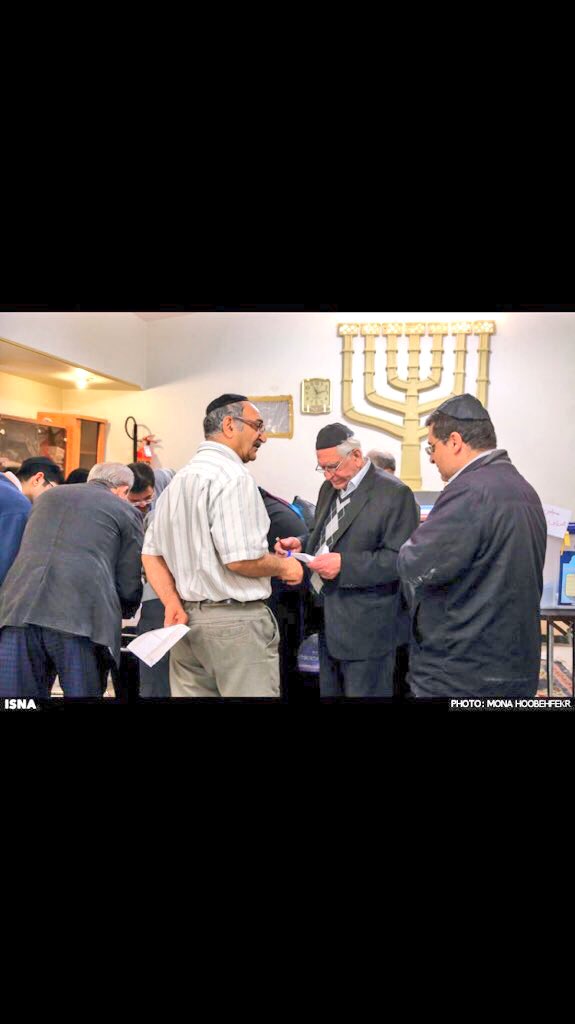 Little_Dictat0r's tweet photo. #Iranian #jewish community as well as christians ,taking part in #IranElections2017 ,photos today at a #synagog or jewish school in #Tehran https://t.co/K0jsWUhmzL