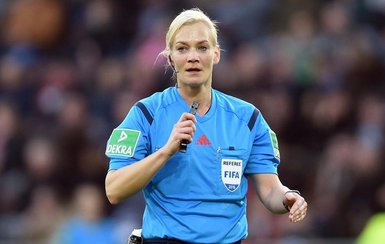 Bibi!!! Steinhaus wird ab kommender Saison als erste Frau Bundesliga-Spiele pfeifen. bild.de/sport/fussball…