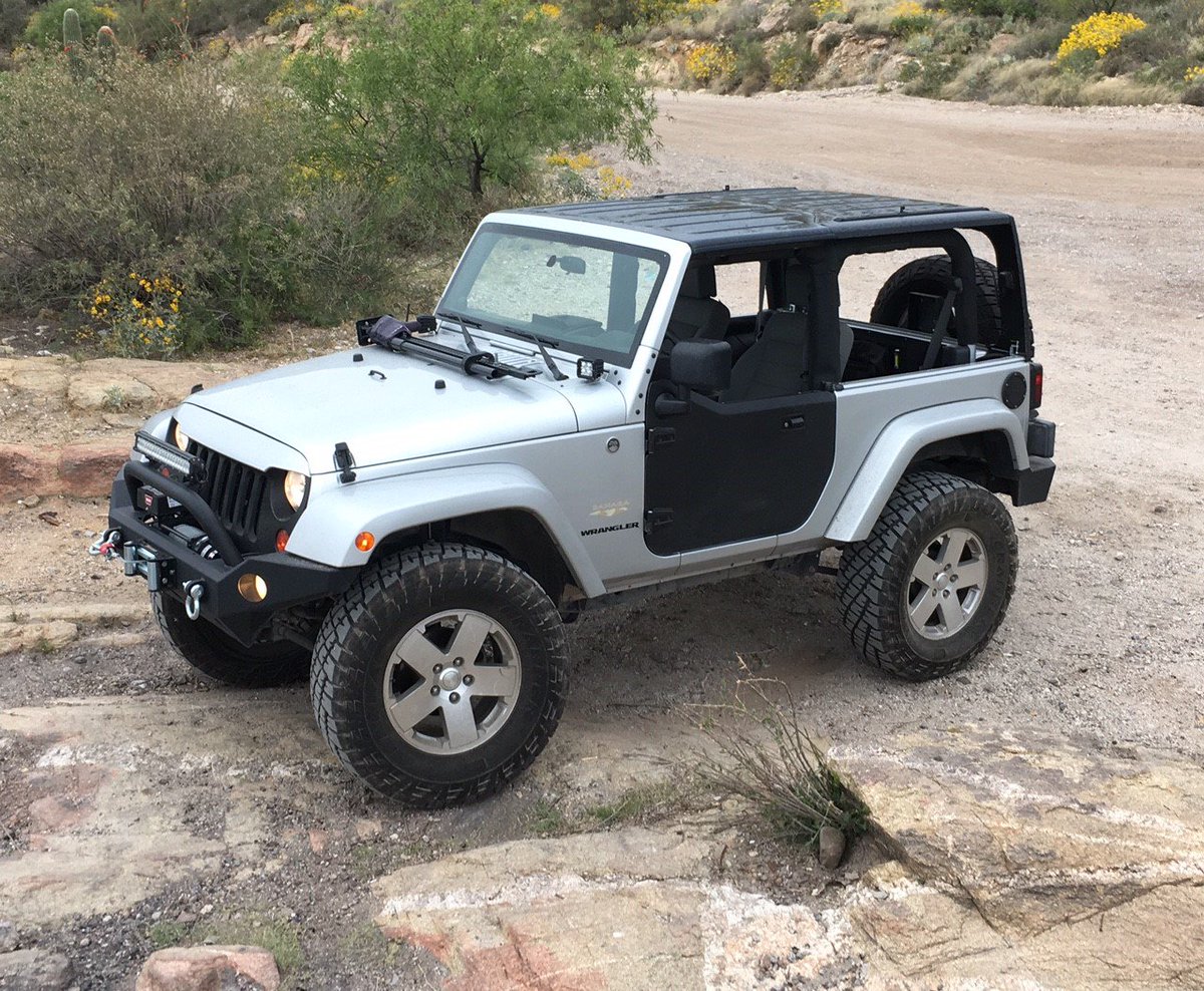 strikeforcezbra's tweet photo. Sweet 2 door #strikeforcezebra #autowrap #colormatch #halfdoors @JeepsiesBlog @THEJeepMafia @xrobspencerx @Holy_Jeeps @big_jeep_family @Jeep https://t.co/jBRQWf7mVA
