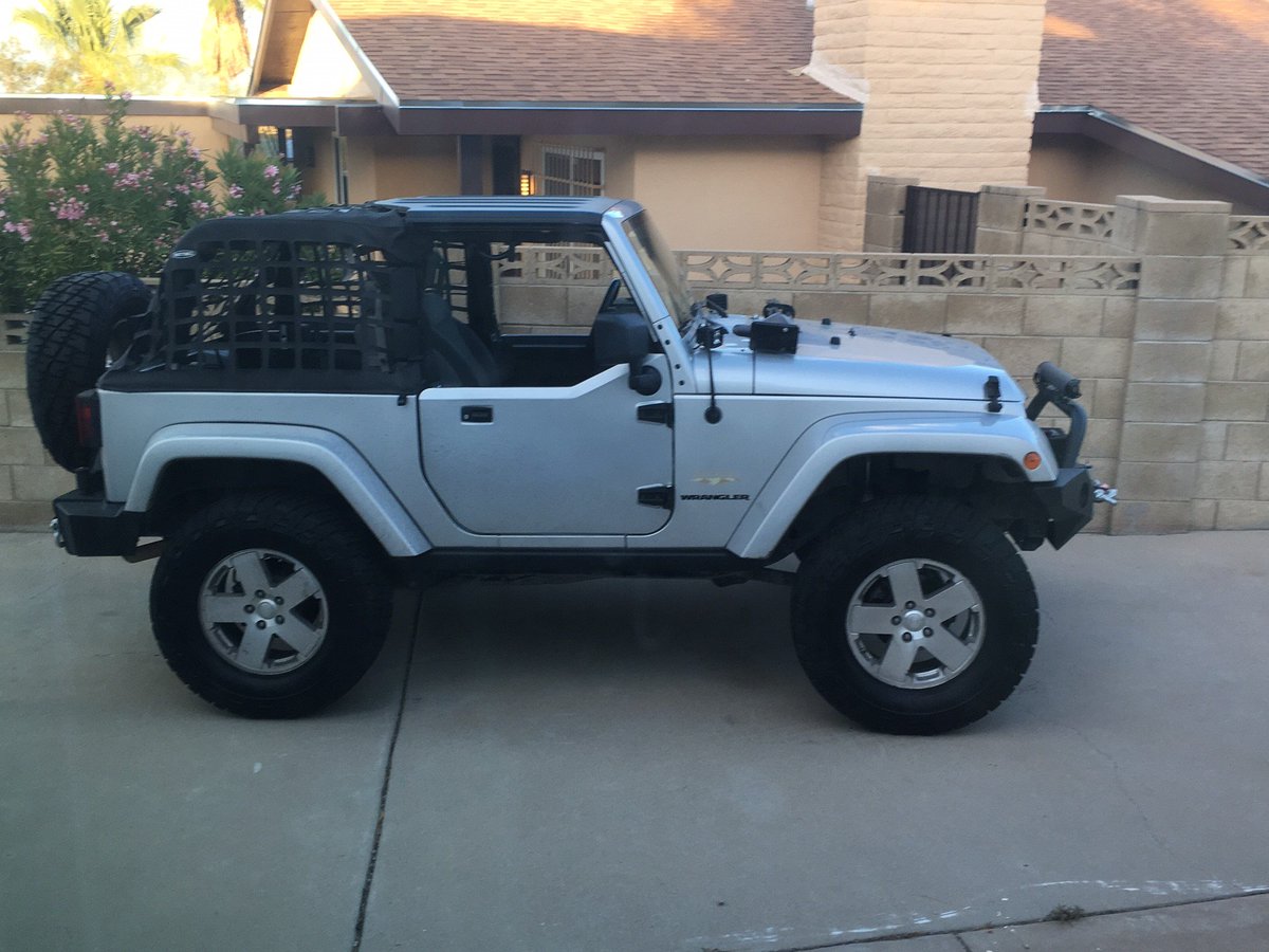 strikeforcezbra's tweet photo. Sweet 2 door #strikeforcezebra #autowrap #colormatch #halfdoors @JeepsiesBlog @THEJeepMafia @xrobspencerx @Holy_Jeeps @big_jeep_family @Jeep https://t.co/jBRQWf7mVA