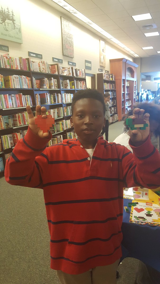 khwtekgirl's tweet photo. #innovateAPSD would like 2 Thank @BNMonmouthMall 4 inviting @Asbury_ParkSD Elem. Schools 4 #STEM activities @Prncpl_ERuiz @LauraSchetlick https://t.co/gJLdvg39BU