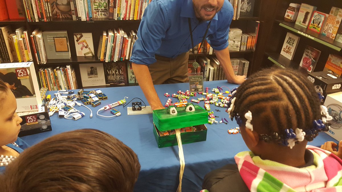 khwtekgirl's tweet photo. #innovateAPSD would like 2 Thank @BNMonmouthMall 4 inviting @Asbury_ParkSD Elem. Schools 4 #STEM activities @Prncpl_ERuiz @LauraSchetlick https://t.co/gJLdvg39BU