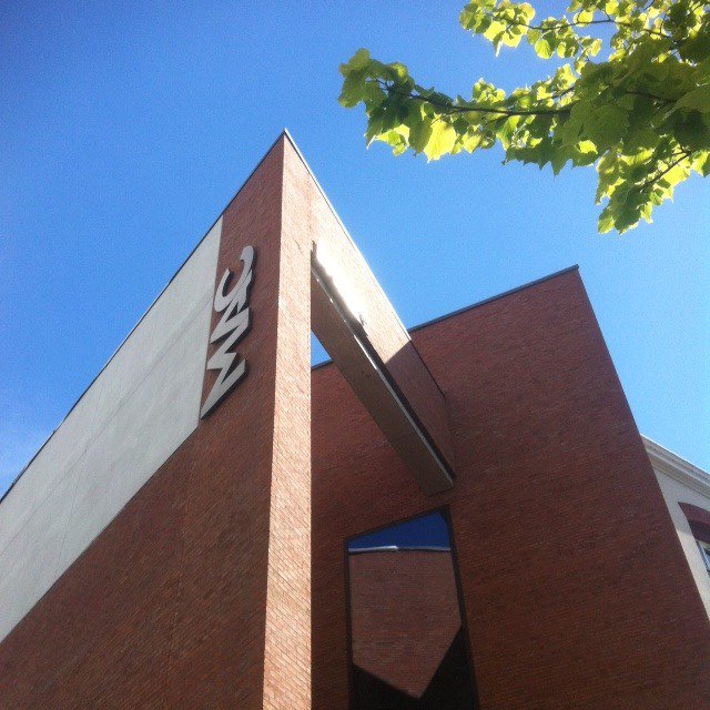 alicemarycooper's tweet photo. Sunny day here @TheMACBelfast. Exploring the city before some more #Waves tonight 8pm #ontour #SpringWaves #Belfast https://t.co/tDH6PdZS98