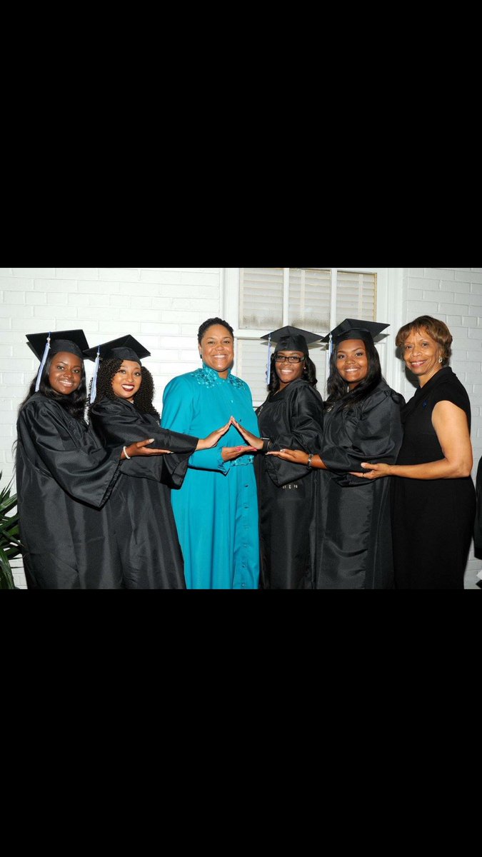 Uluvchelle1's tweet photo. #HBCUrising more of my angels @du1869 #myDU #DU17 @_KOKOpuffs #Baccalaureate2017 #Commencement2017 https://t.co/w4ruUomVFg