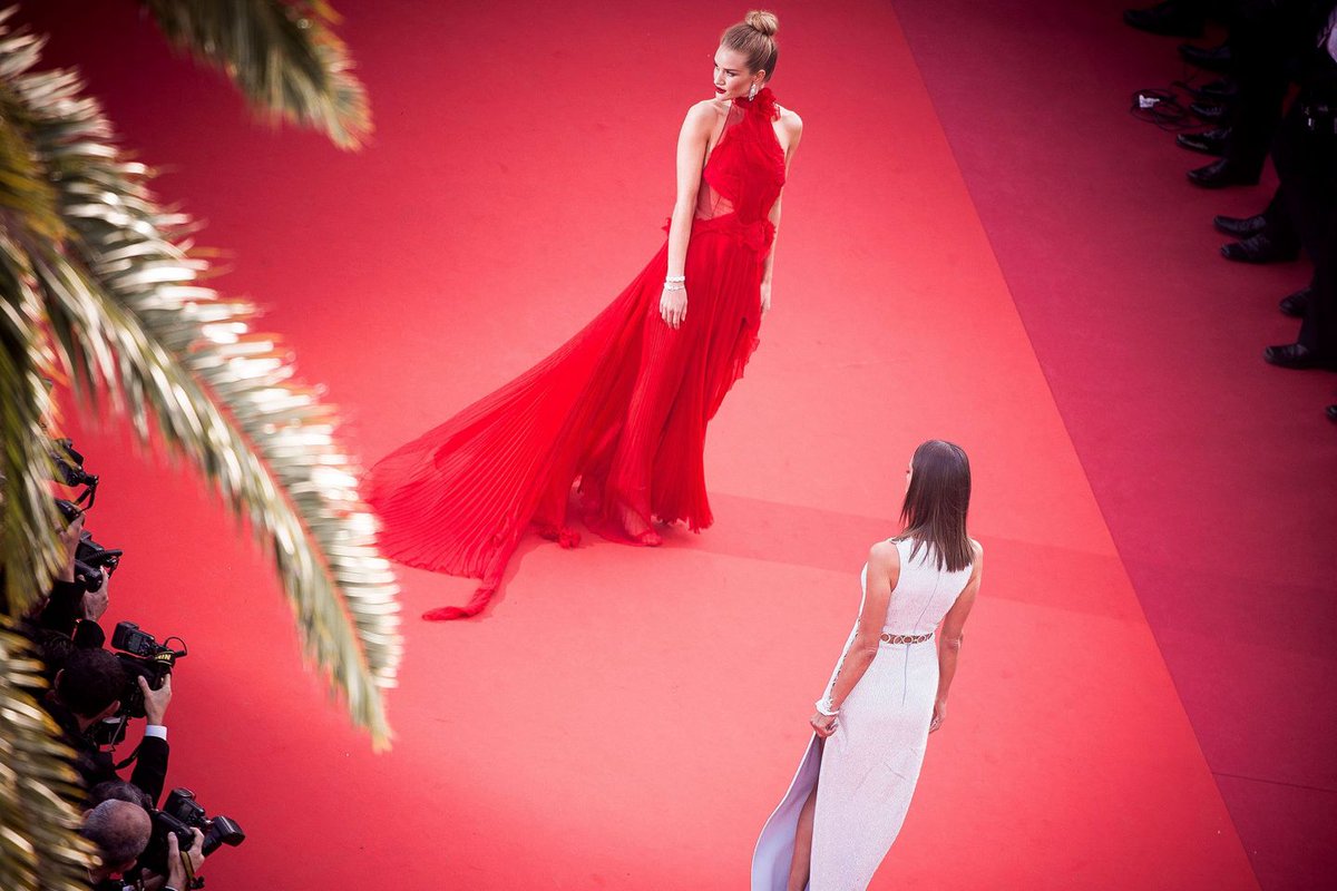 GlamourMagUK's tweet photo. Cannes Film Festival: Our guide to the movies, the models and the madness! https://t.co/pyOH8gZkvR https://t.co/3RpD3N9whW