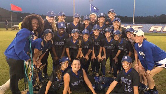 s_kingdom02's tweet photo. GAMEDAYY!! State game 3! @ Clinton high school @ 6:30 vs. white knoll 😈 come out and be loud!😈😈💍 #unfinishedbusiness #2d4s #team31 https://t.co/DHE1yhIrJP