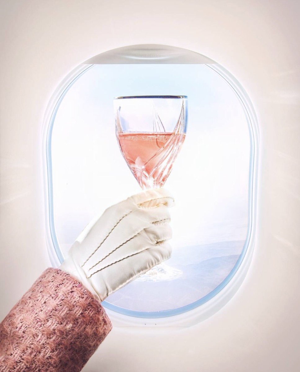 KCYouThere's tweet photo. #PalmSprings bound ✈️🌴 Obsessed with this image from @GrayMalin (pretending this is me right now) https://t.co/40AEH9rTBY