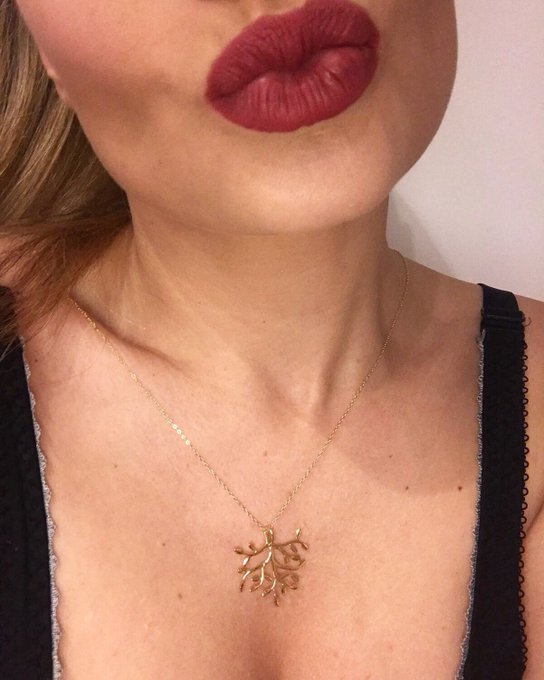 Besos de viernes!!! 💋💋💋 Feliz d&iacute;a bonit@s !! Hoy nos vemos en @cazamariposastv 🦋 https://t.co/De3kLl<a class="tags" target="_blank" title="On Twitter" href="/?out=eyJ0eXAiOiJKV1QiLCJhbGciOiJIUzUxMiJ9.eyJpYXQiOjE3MjMwMjgxOTMsImlzcyI6InR3cG9ybnN0YXJzLmNvbSIsIm5iZiI6MTcyMzAyODE5MywiZXhwIjoxNzU0NTY0MTkzLCJyZWRpcmVjdF91cmwiOiJodHRwczovL3R3aXR0ZXIuY29tL3MifQ.NmSVflYLy601SfnvuHznFxBPaGICw5pZjIEfgzKRVtqxOw_zvKeKbscKmX97zi_YPhCGXc2BP7unNt2TNt1SNg">@s</a><a href="/tag/gala12ghvip5"class="tags"><span>#gala12ghvip5</span></a>