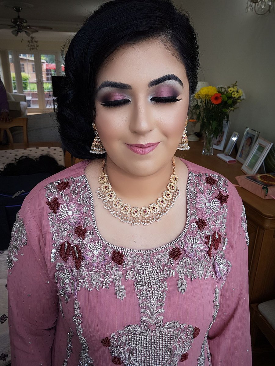 MUAKiranAslam's tweet photo. #BestPartAboutMyJob? Being able to make my clients feel #confident and amazing! Make a #MUA / hair booking now via https://t.co/b2jdhMy1Ip https://t.co/nhoOta0DN1