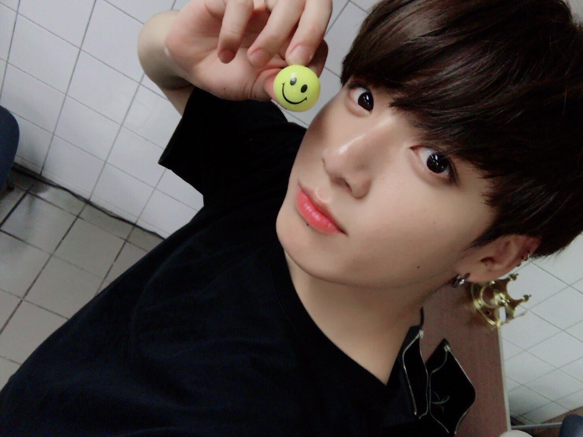 BTS_JK_SG_9139's tweet photo. この投票期間中に便乗して、グクのセンイルまでに901RTしてほしいです。これを見た人ポチッと押してください!!
I vote @BTS_twt for #BTSBBMAs
#じょんぐく
#センイル
#901RT https://t.co/dF0tYfdauk