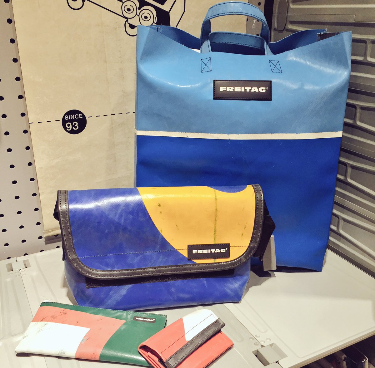 梅田ロフトは #FREITAG のバッグが充実！トラックの幌を再利用して作