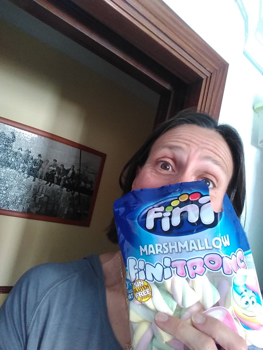 maribelraura's tweet photo. @sergio_paya akí me encuentro en el duro momento d abrir la bolsa d #FiniTronc y #maemiaquétiennnno ❤ @Fini_golosinas he dado ya ls gracias? https://t.co/KRL29ZT8sn
