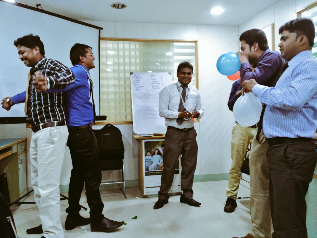 SWARAJKACHARJEE's tweet photo. Team Building activity by the participants at #ReligareSecuritiesLtd , RIZ Building, #Lucknow #TeamAIMazing https://t.co/rhFQFBls3M