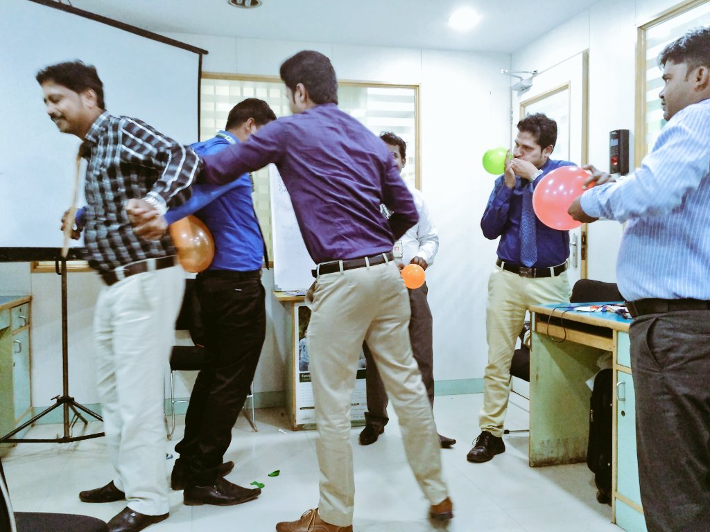 SWARAJKACHARJEE's tweet photo. Team Building activity by the participants at #ReligareSecuritiesLtd , RIZ Building, #Lucknow #TeamAIMazing https://t.co/rhFQFBls3M