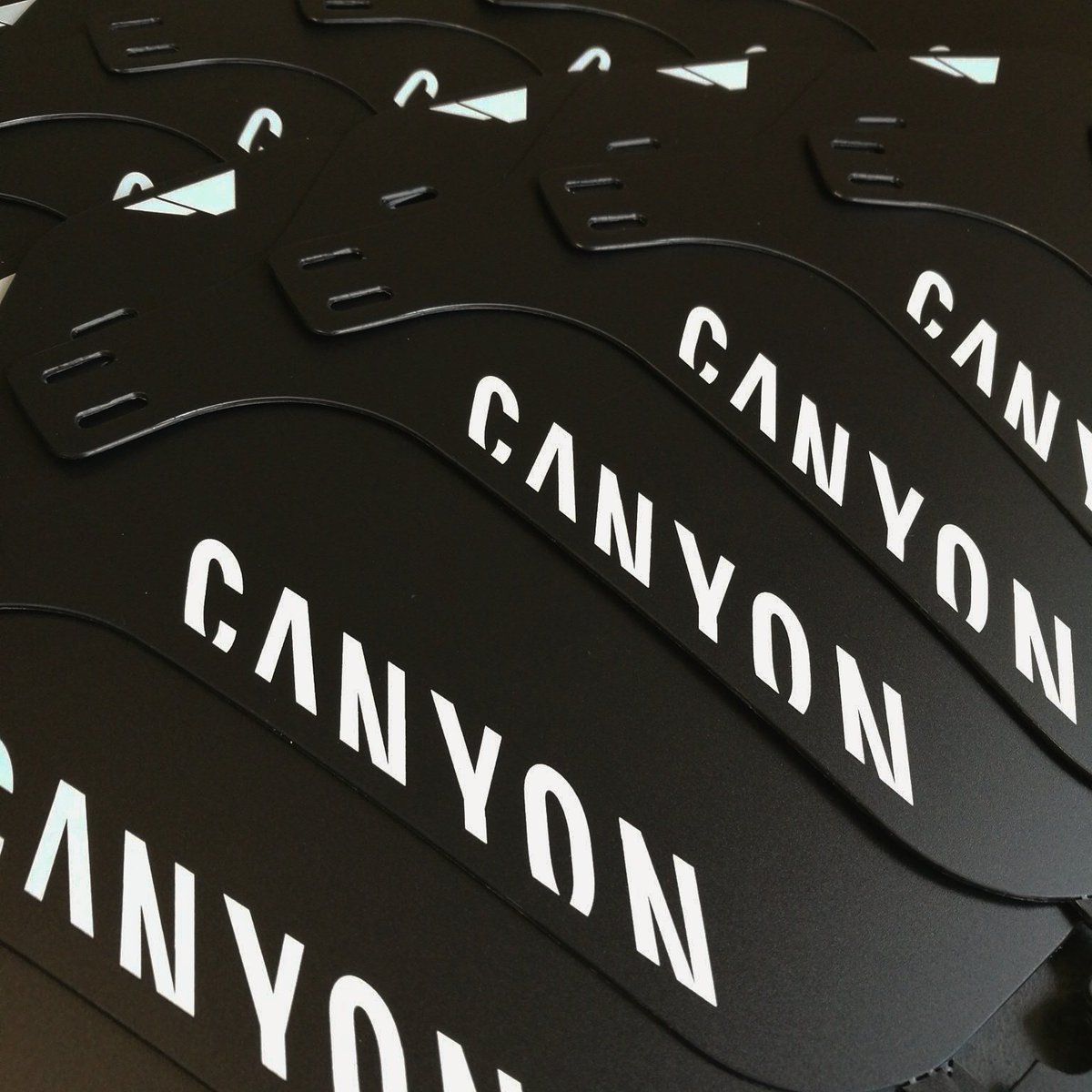 MuckyNutz's tweet photo. More custom Face Fenders ready for @canyon_bikes 😎 #MuckyNutz #FaceFender #Mudguard #MTB #MountainBike #Fenders #CustomMudguard #CanyonBikes https://t.co/xN7v6zcriM