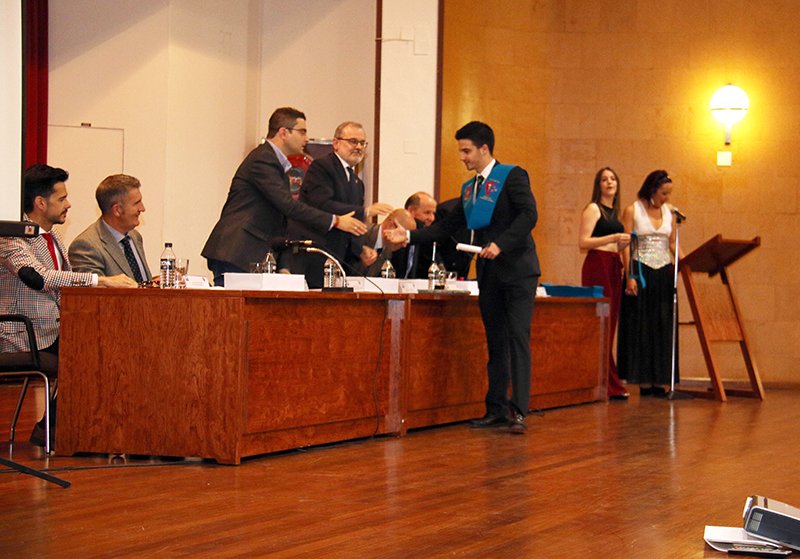 Felicidades a los 41 estudiantes de Náutica que se han graduado hoy 😀bit.ly/2q3rXbl