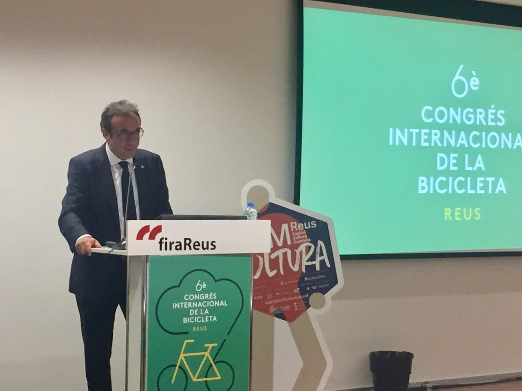 congresbici's tweet photo. "Si les infraestructures són bones i hi ha seguretat l'ús de la bicicleta augmenta" Josep Rull, conseller de @territoricat #congresbici https://t.co/mxpjyUlIIh