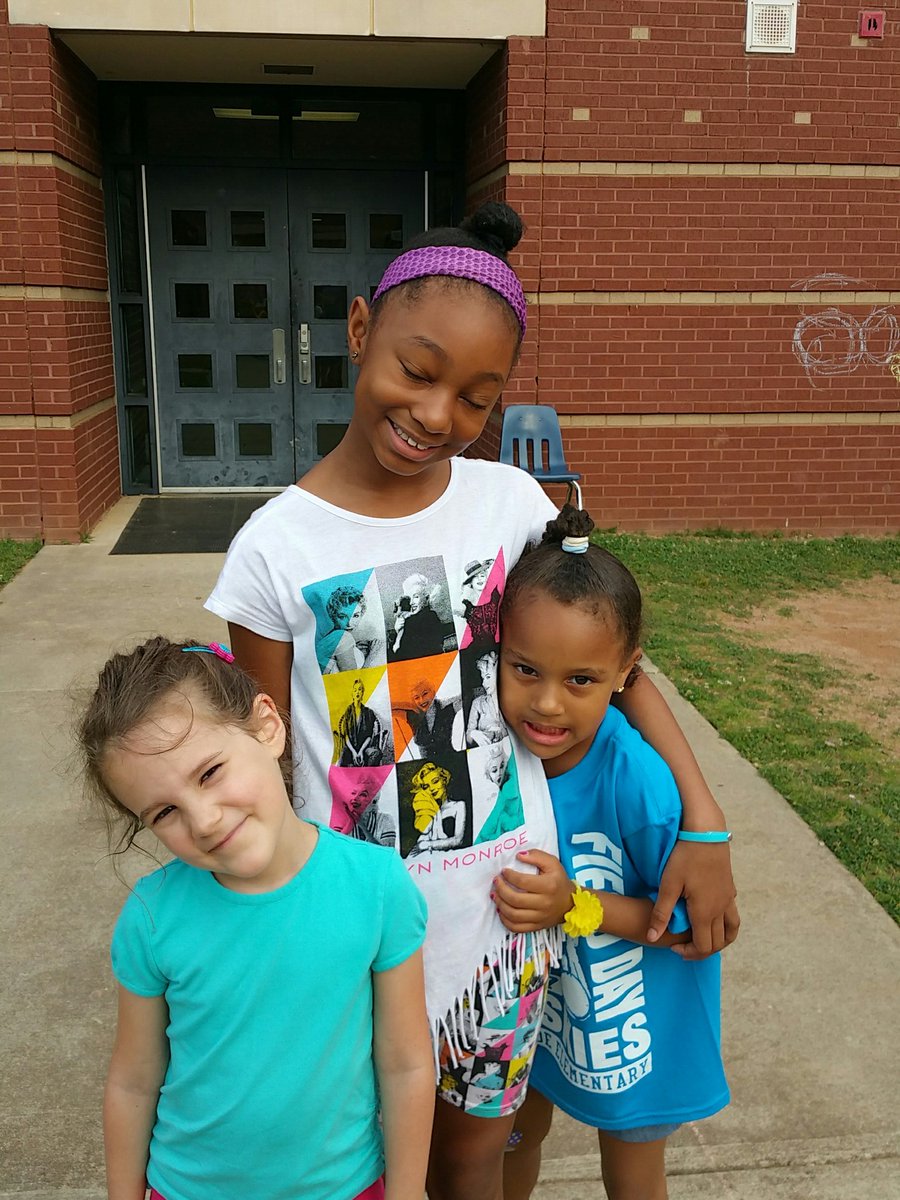 HillsideES's tweet photo. What's the big deal?  Field day is run by all 5th graders.5th gr. buddies &amp; competition. What could be more fun? #wearehillside #fieldday17 https://t.co/OldTQ1mkcj