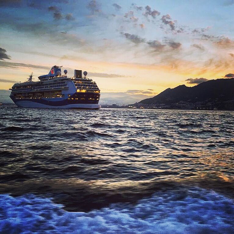 TUIGrads's tweet photo. TUI grads discovering how to launch a cruise ship! Check out how they got on.... https://t.co/qWuBC5HwOz #TUIGrads #Commercial #Discovery2 https://t.co/OFbHfb0S8D