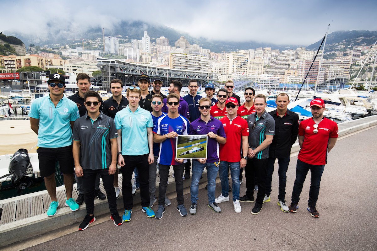 CRASH_NET's tweet photo. .@FIAformulaE drivers hold charity karting race in aid of Billy Monger https://t.co/NAW7IaOslP #BillyWhizz #RacingForBilly https://t.co/EPPWX1FwiR